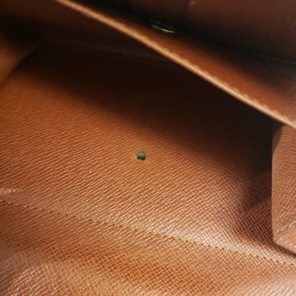 LV Medium International Wallet - Picture 6 of 12